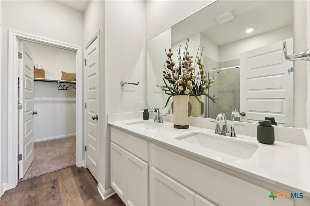 122 Cutleaf Cove Property Photo 7