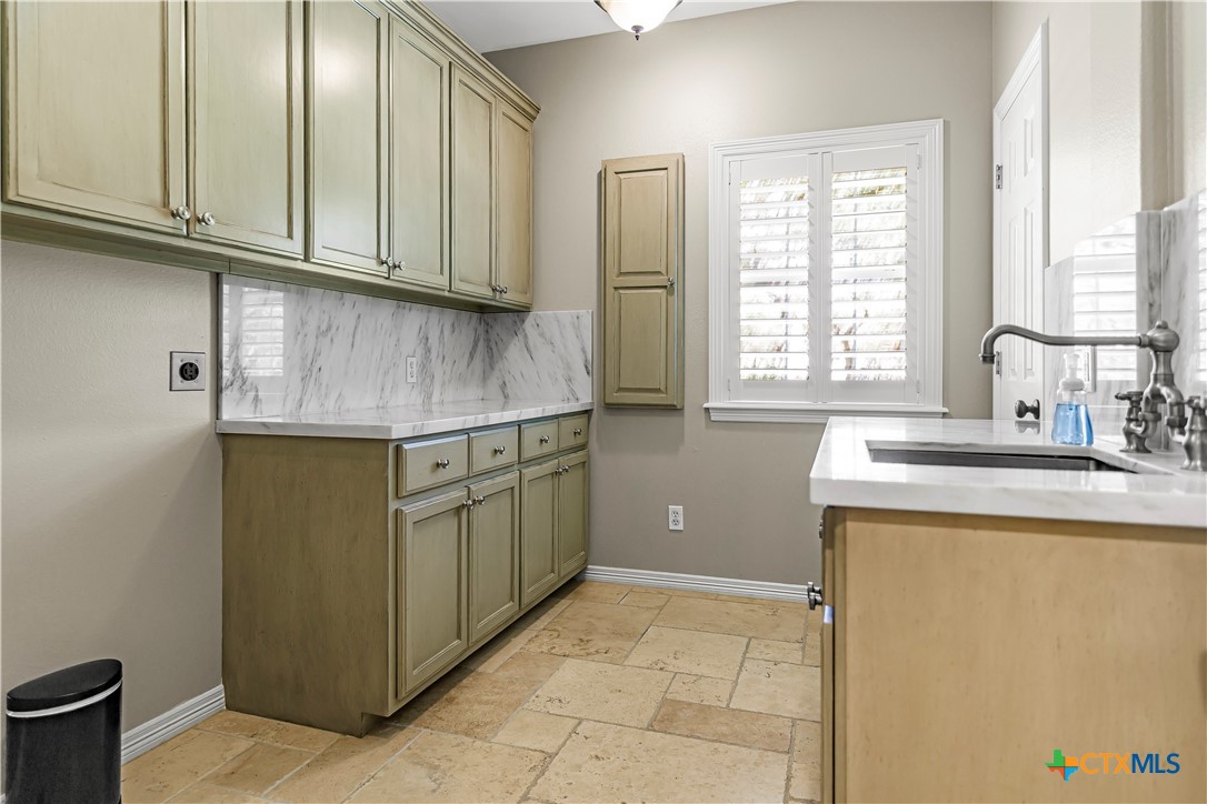 313 Treasure Oaks Road Property Photo 19