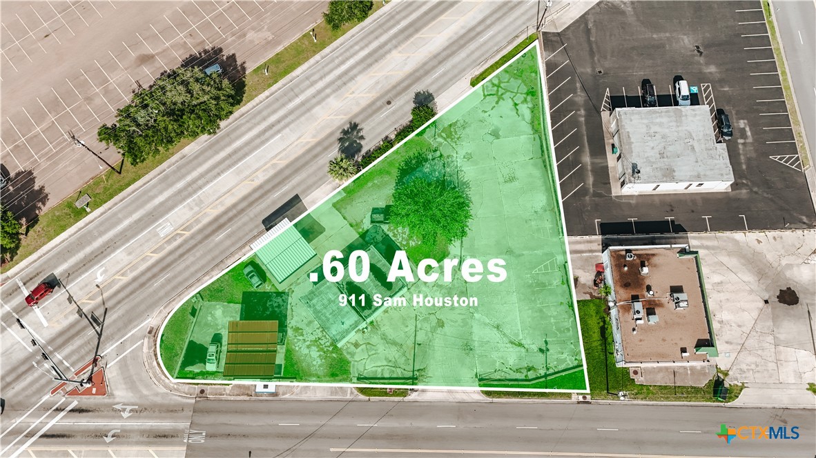 911 Sam Houston Drive Property Photo 3