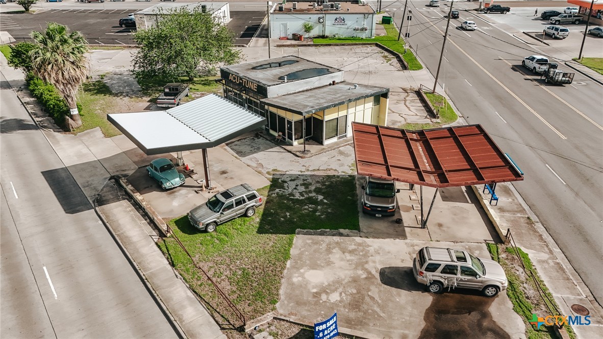 911 Sam Houston Drive Property Photo 4