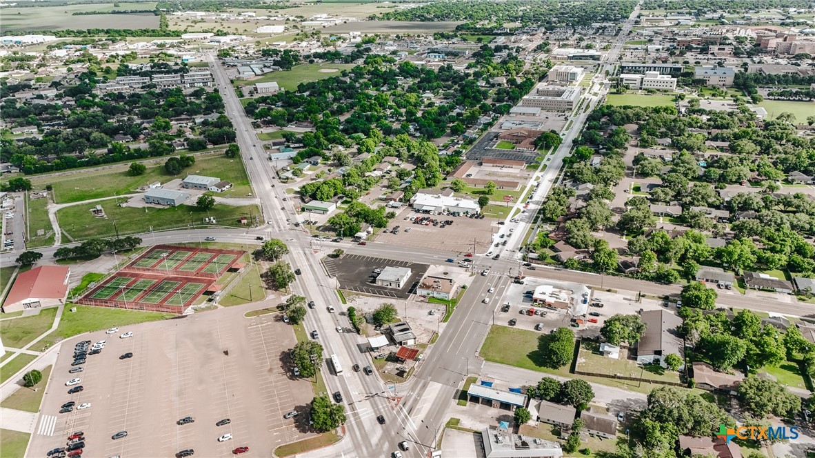 911 Sam Houston Drive Property Photo 6