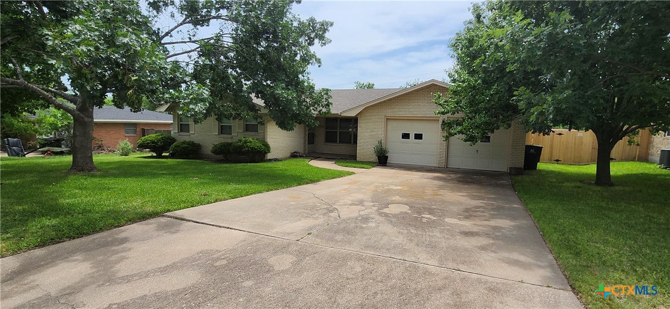 4009 Mockingbird Lane Property Photo 1