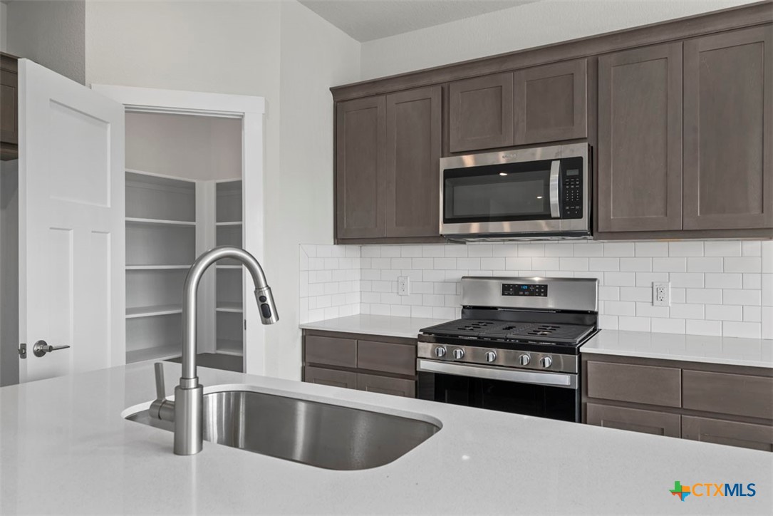 2508 Torbensen Court Property Photo 4