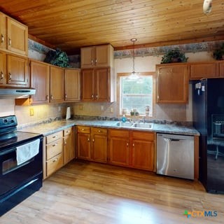501 Live Oak Street Property Photo 8
