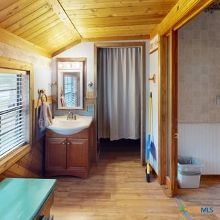 501 Live Oak Street Property Photo 9