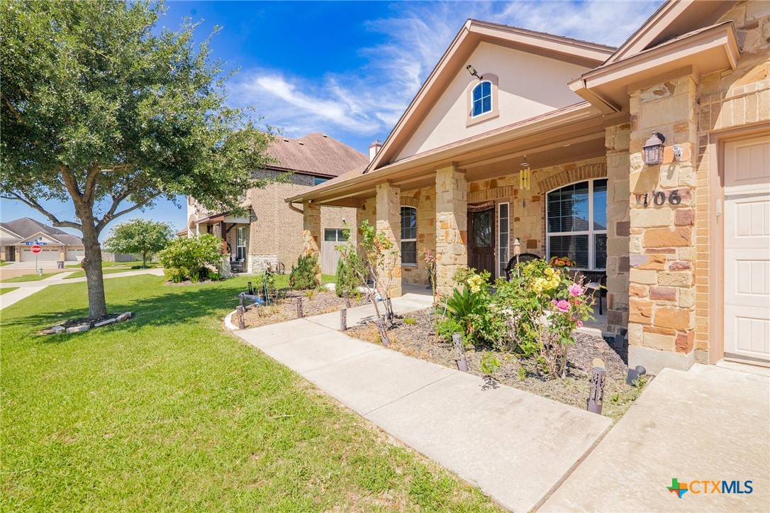106 Sandstone Court Property Photo 3