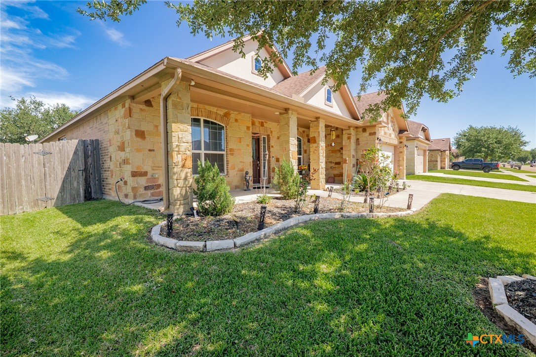 106 Sandstone Court Property Photo 4
