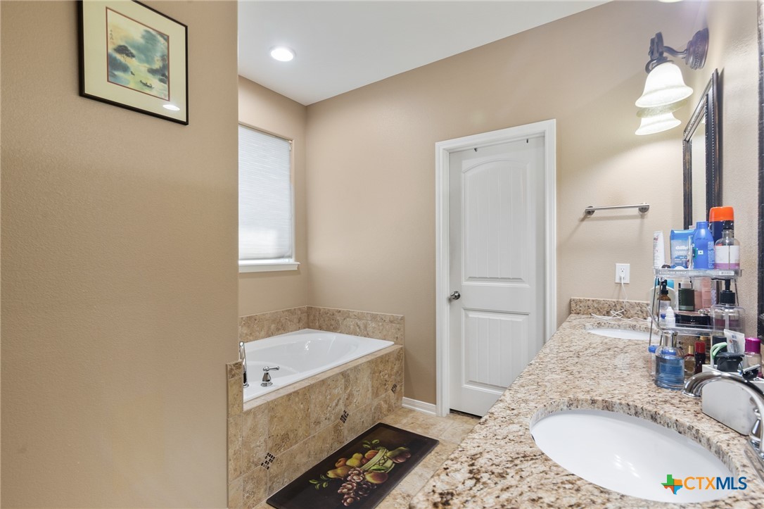 106 Sandstone Court Property Photo 26