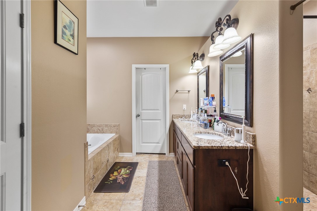106 Sandstone Court Property Photo 27