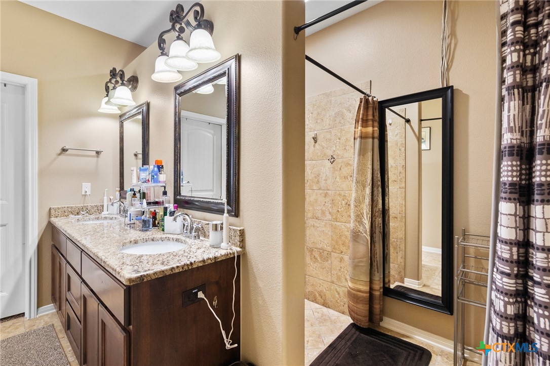 106 Sandstone Court Property Photo 28