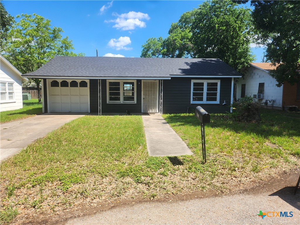 207 E Johnson Street Property Photo 1