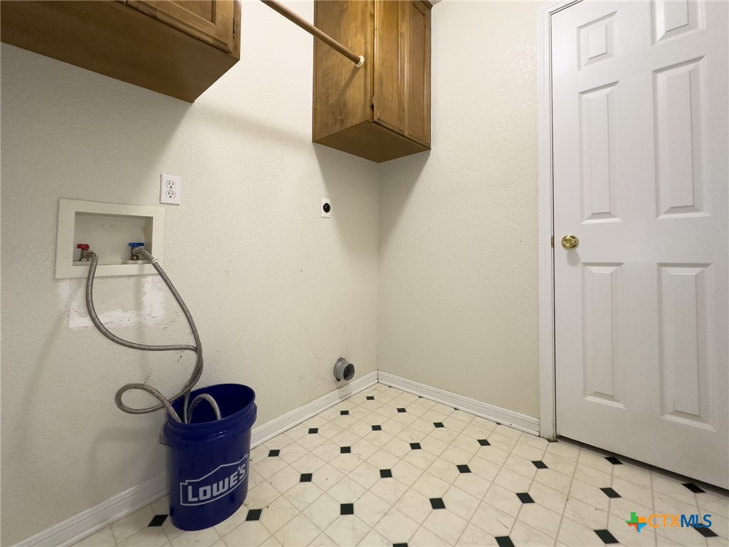 12169 Oakalla Road Property Photo 9