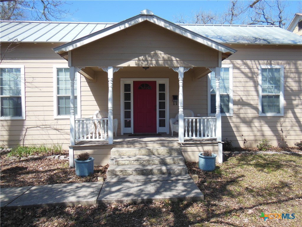 824 W Mill Street Property Photo 1