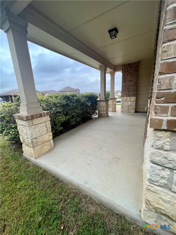 9512 Rogano Court Property Photo 2