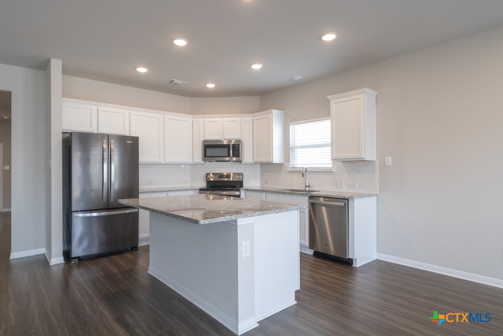 5410 Friars Loop Property Photo 4