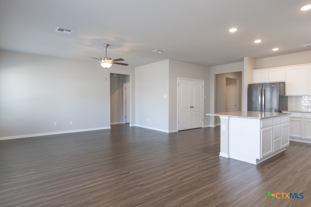 5410 Friars Loop Property Photo 6