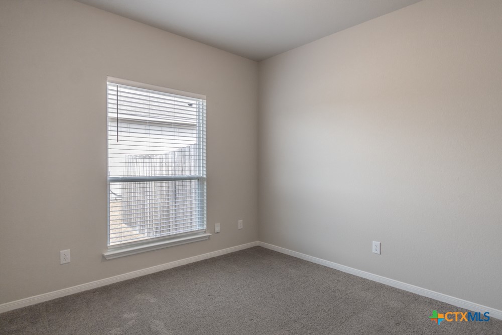 5410 Friars Loop Property Photo 8
