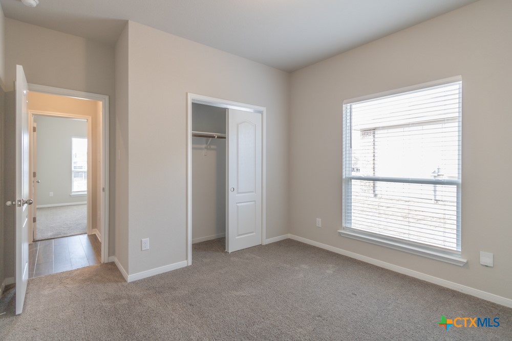 5410 Friars Loop Property Photo 9