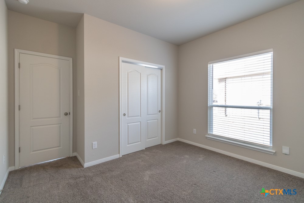 5410 Friars Loop Property Photo 10
