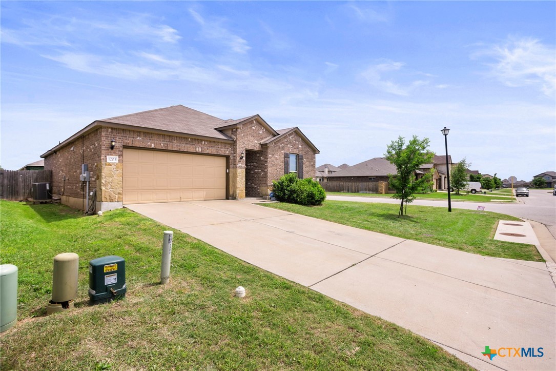 1203 Daffodil Drive Property Photo 3