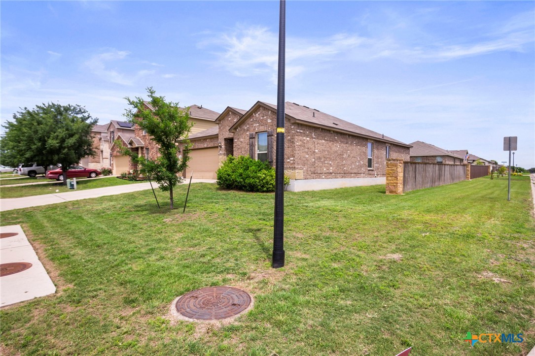 1203 Daffodil Drive Property Photo 5
