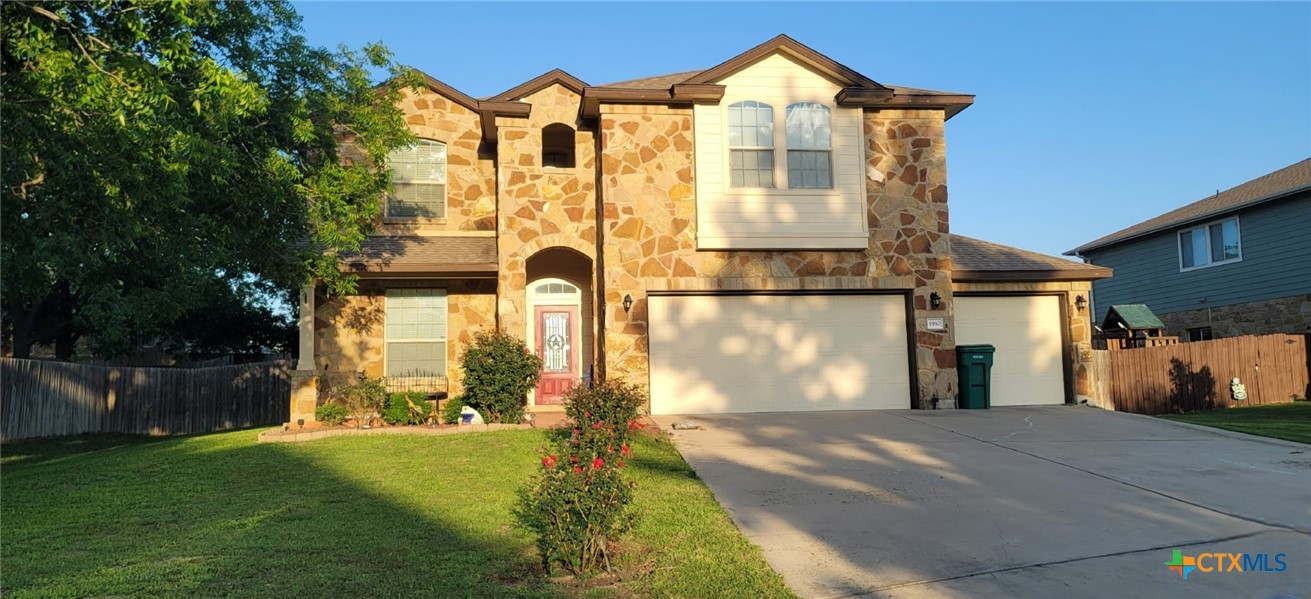 1910 Deerfield Way Property Photo 1