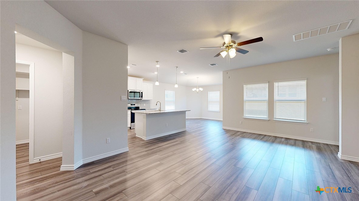 4012 Hayes Court Property Photo 3