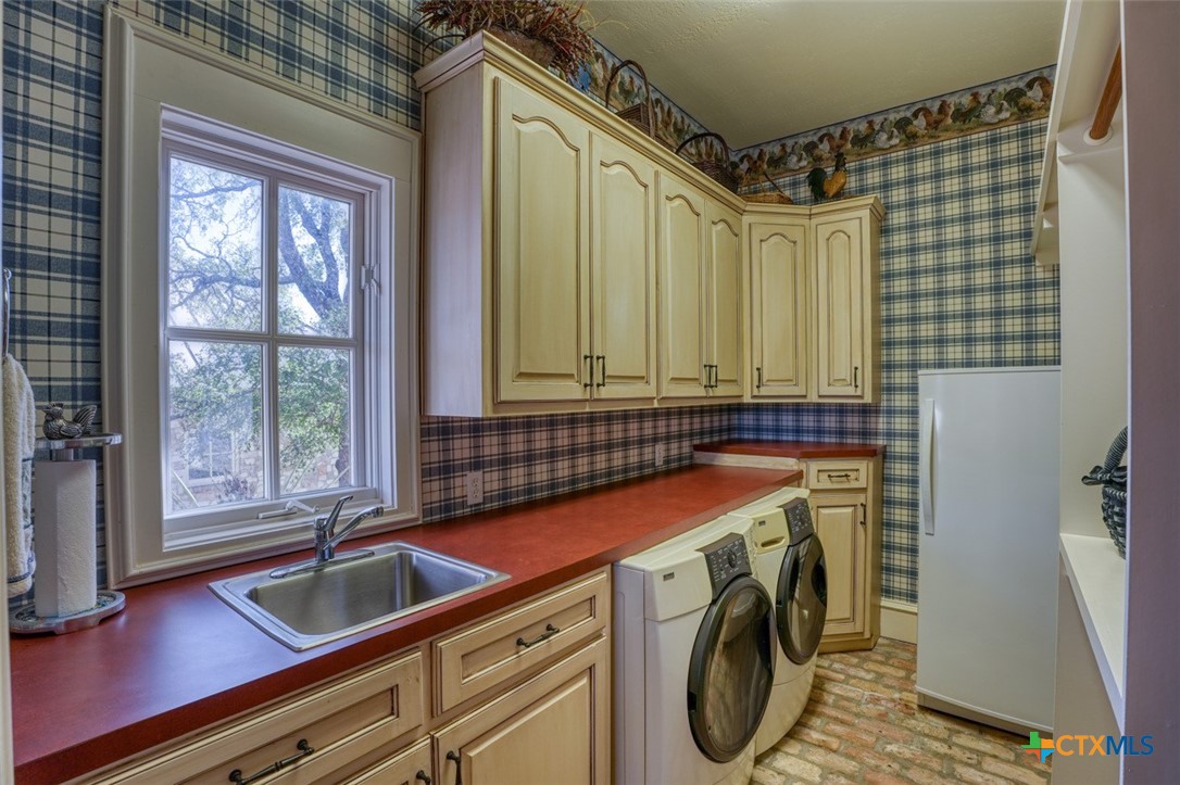 530 Scenic View Drive Property Photo 34
