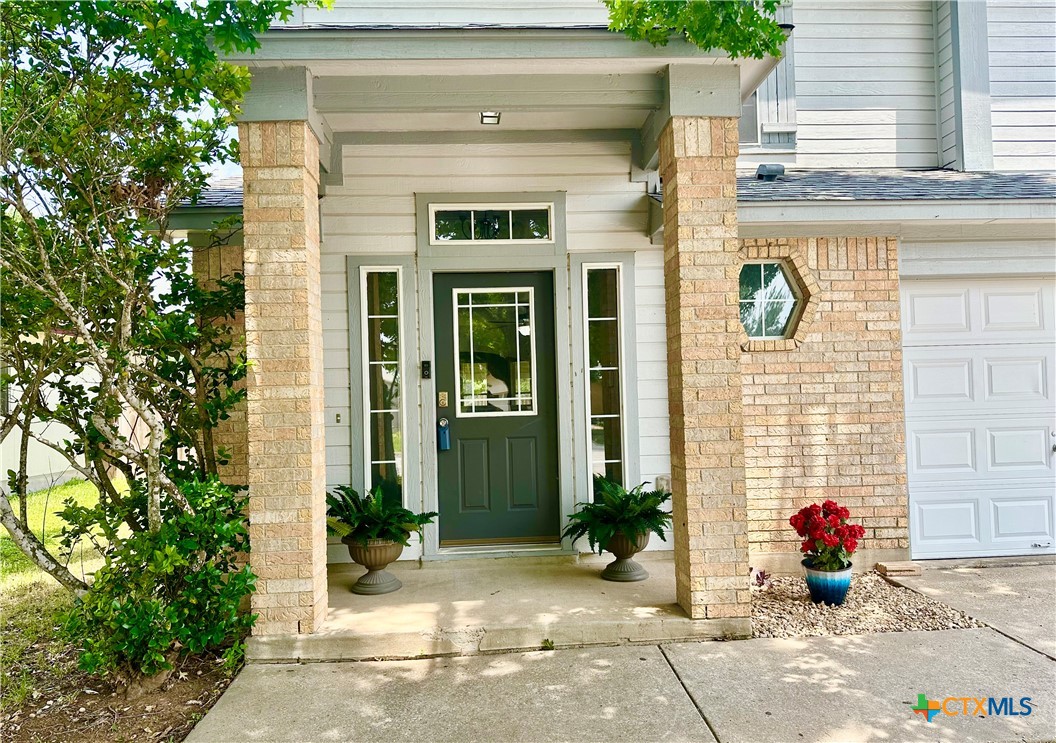 221 Sunshadow Drive Property Photo 2
