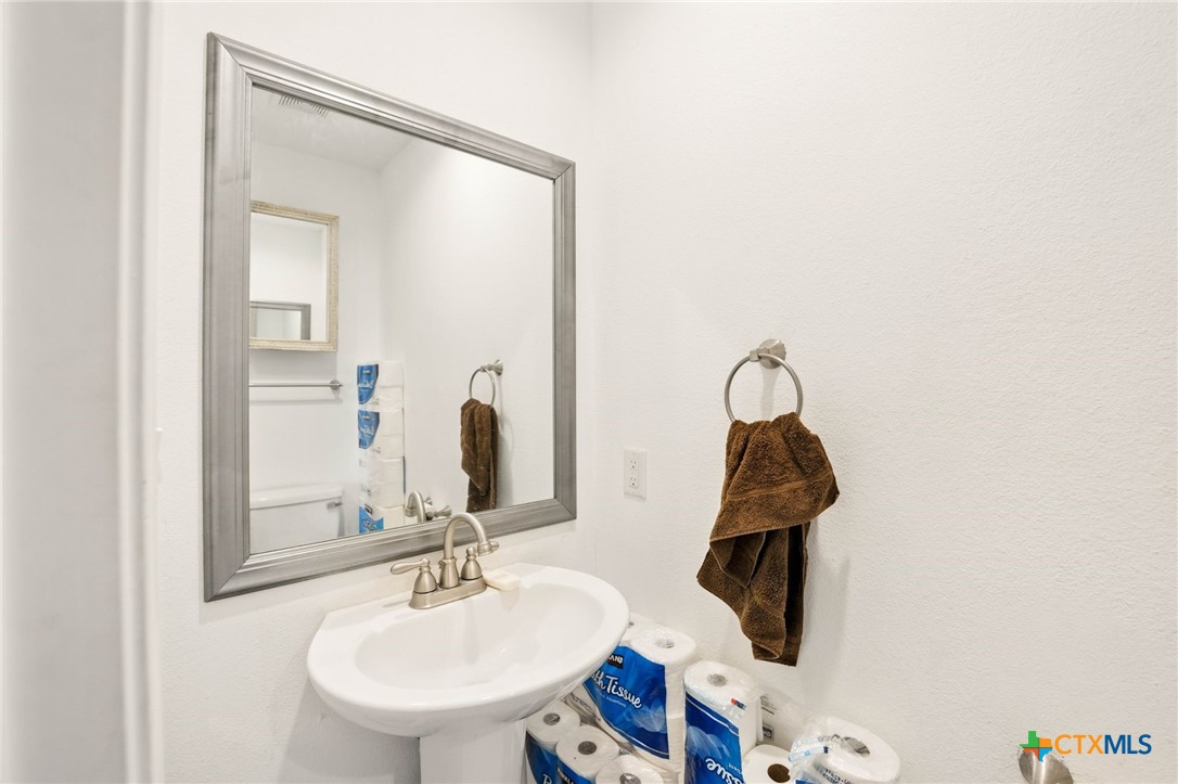 924 Kindersley Street Property Photo 10