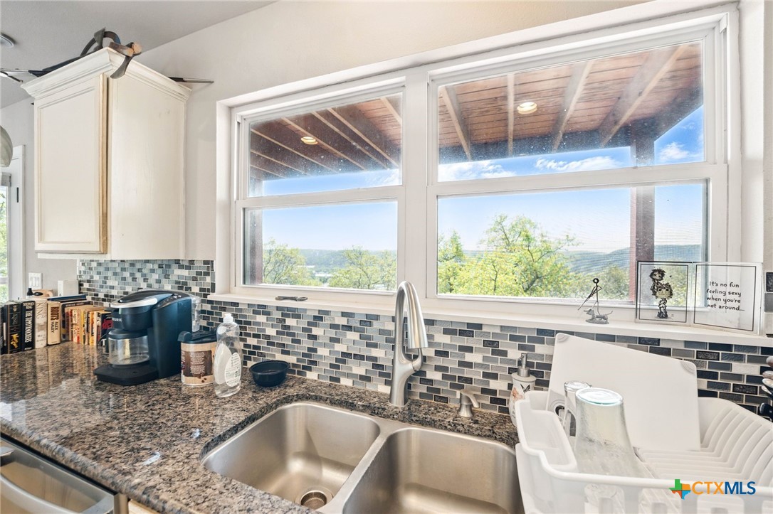 924 Kindersley Street Property Photo 15