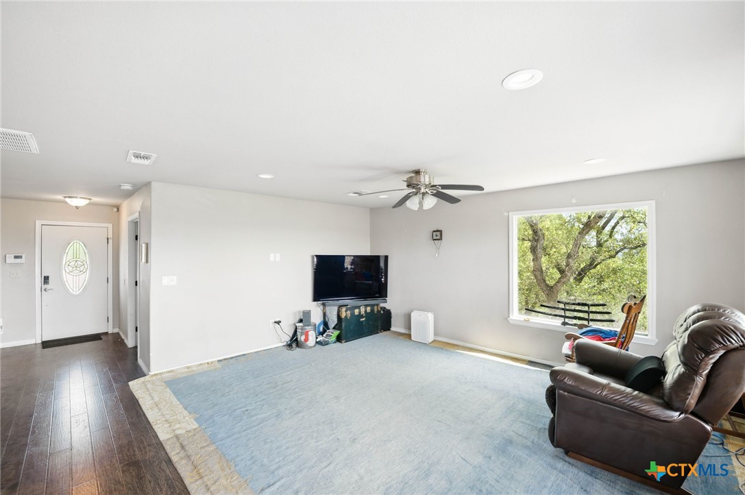 924 Kindersley Street Property Photo 24