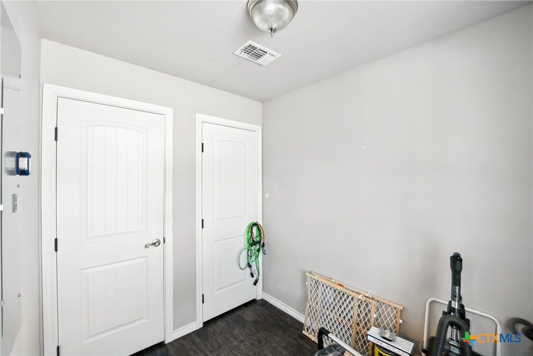 924 Kindersley Street Property Photo 26
