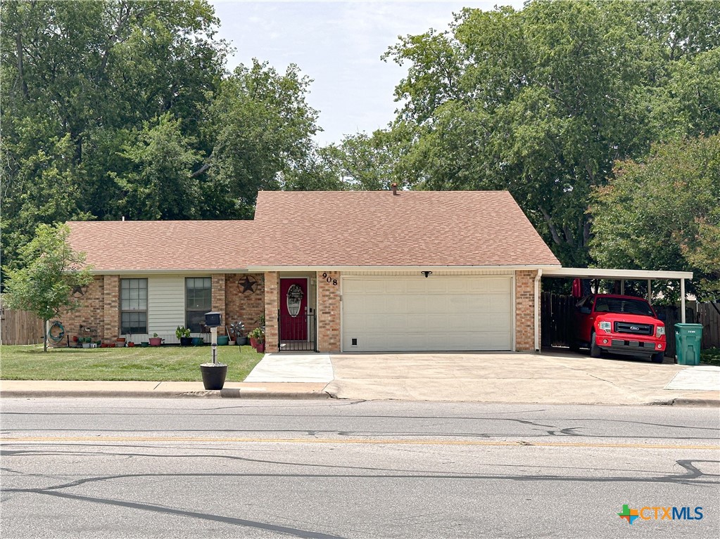 908 Indian Trail Property Photo 3
