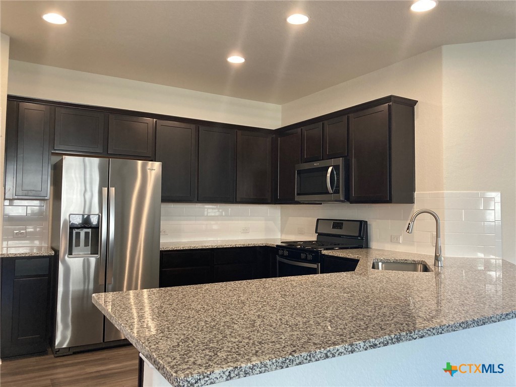 16917 Aventura Avenue Property Photo 4