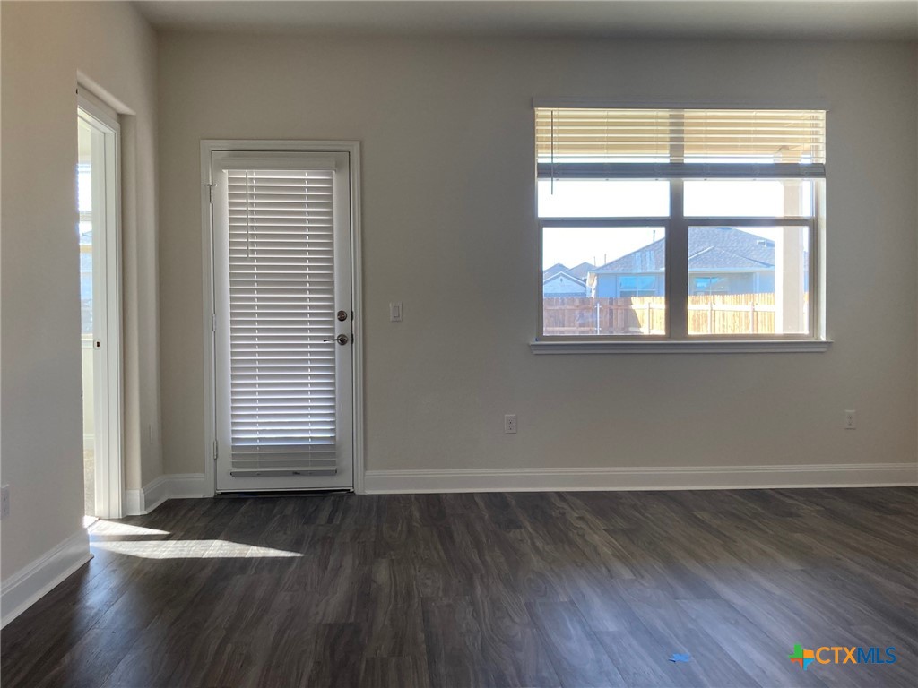 16917 Aventura Avenue Property Photo 6