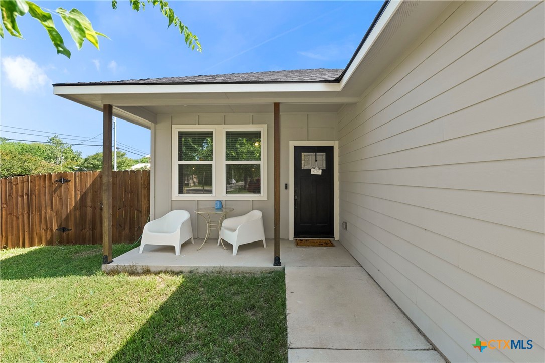 964 Allende Street Property Photo 4