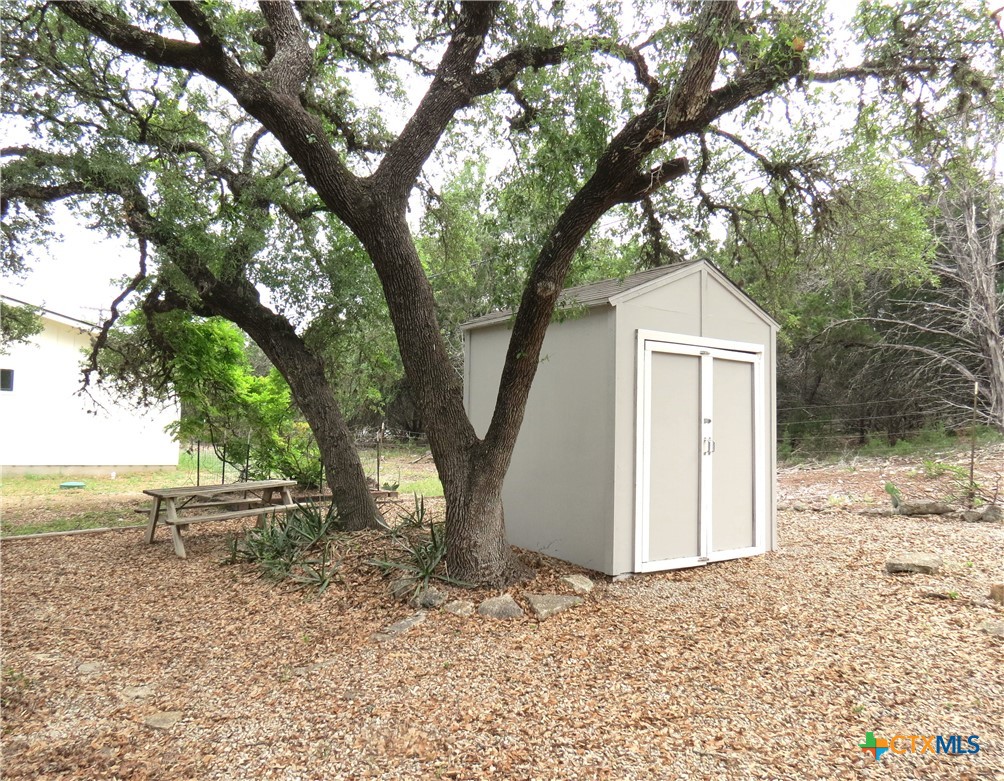103 W Outer Drive Property Photo 8