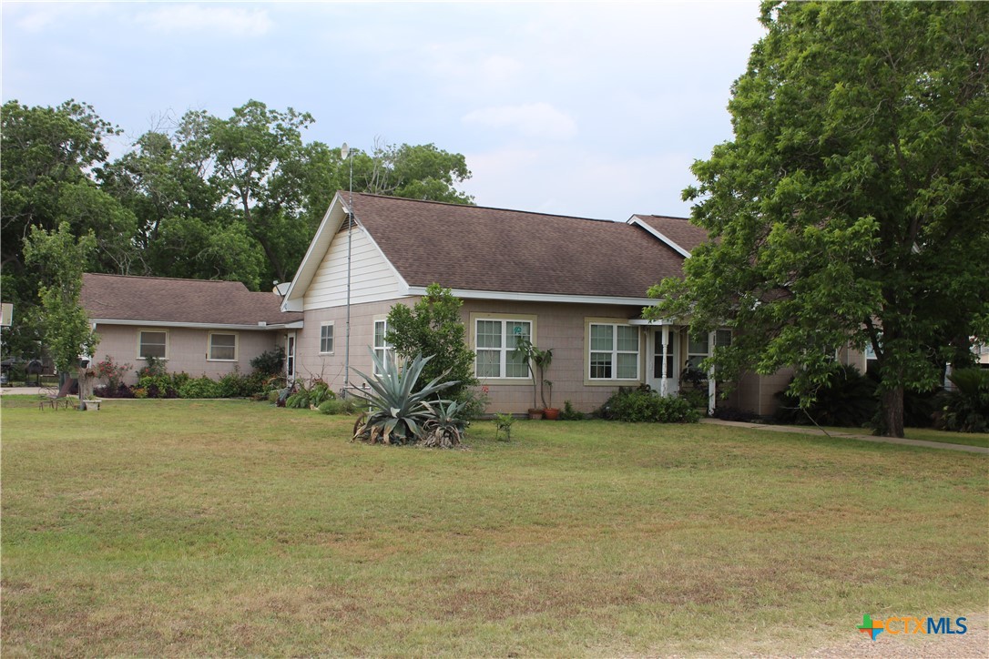 302 E 5th Property Photo
