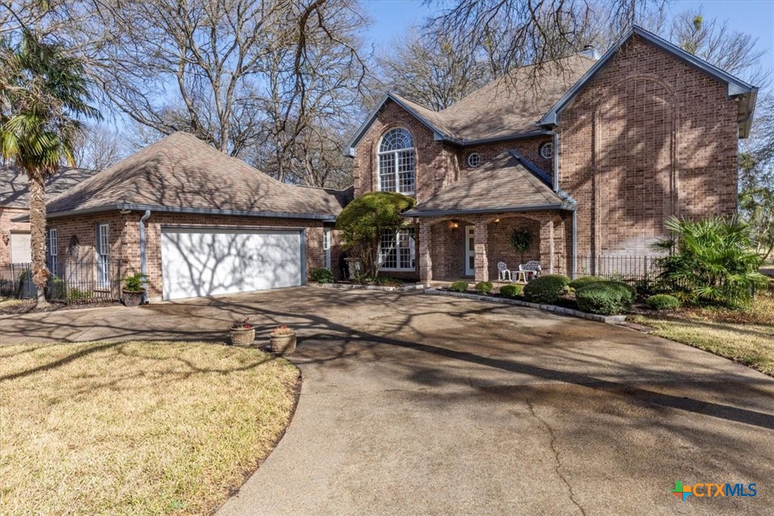 2113 Highland Drive Property Photo 1