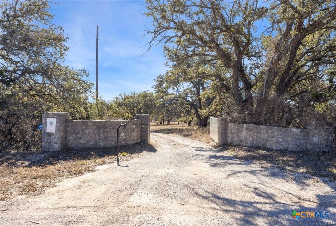 1037 Ranch Road 962 W Property Photo 39