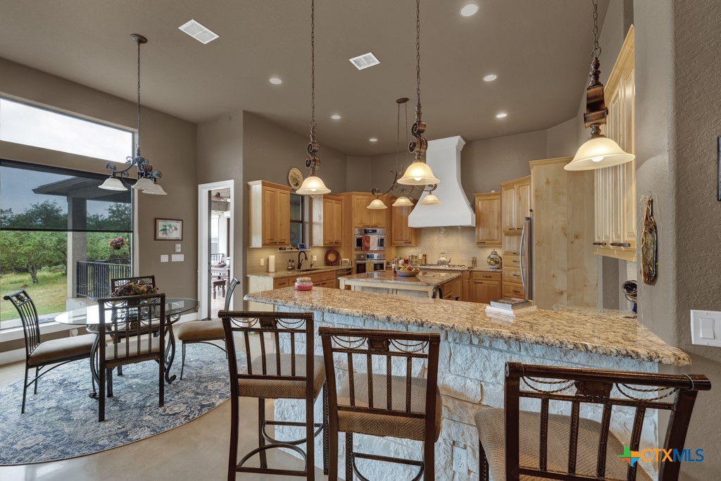 835 Shady Hollow Property Photo 6
