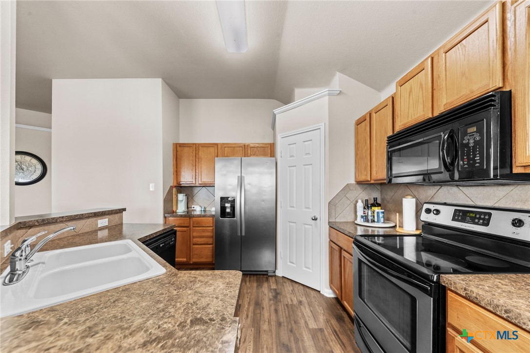 7831 Redbrush Property Photo 8