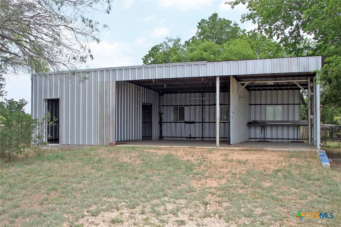 411 Fm 86 Property Photo 6