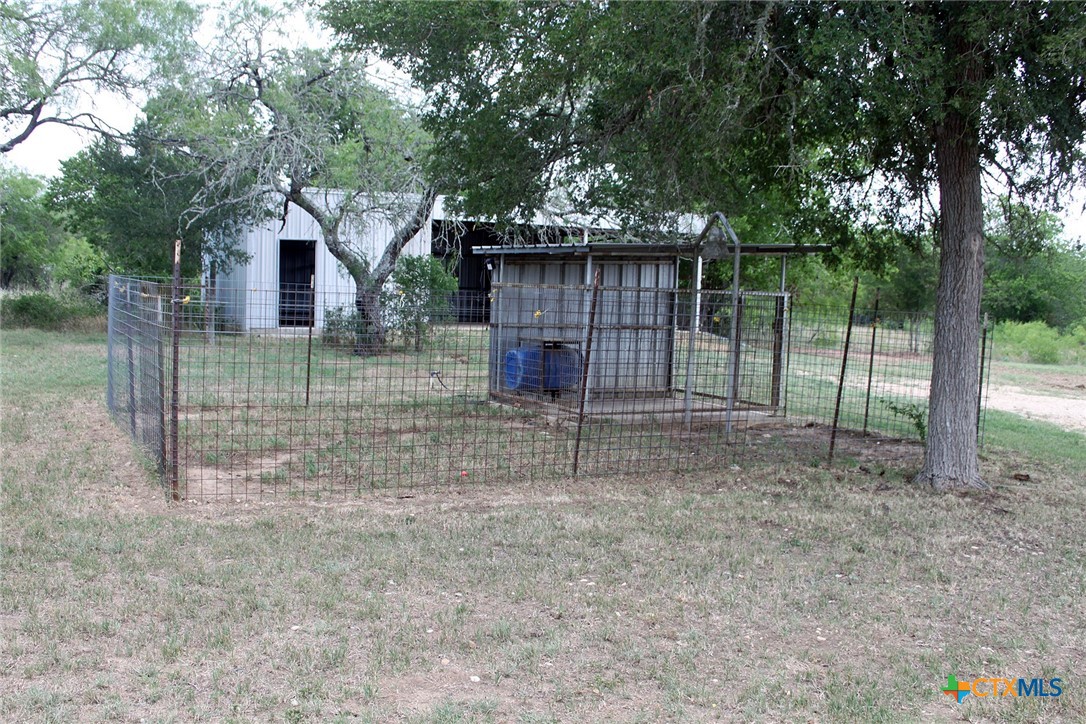 411 Fm 86 Property Photo 9