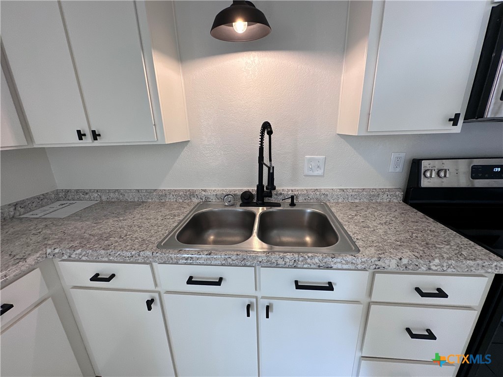 1202 Urbantke Court B Property Photo 9