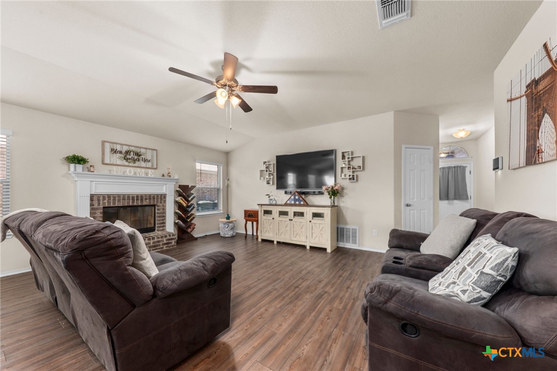 1401 Juneberry Park Drive Property Photo 4