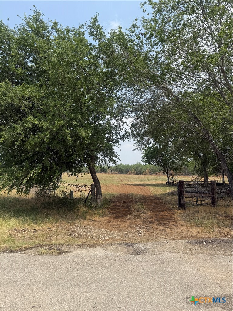 1404 Us Highway 87 Property Photo 2