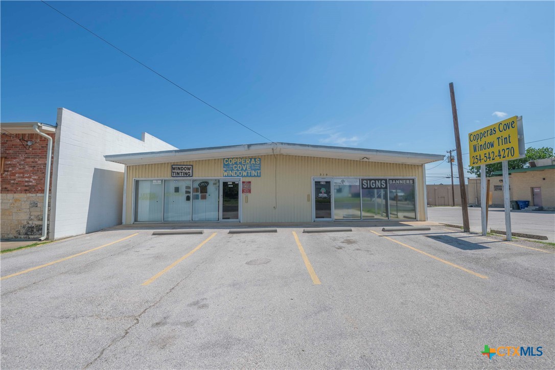 210-212 W Avenue E Property Photo 1