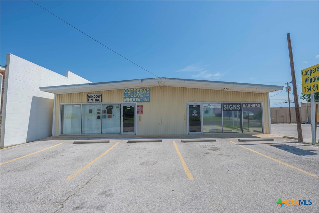 210-212 W Avenue E Property Photo 3